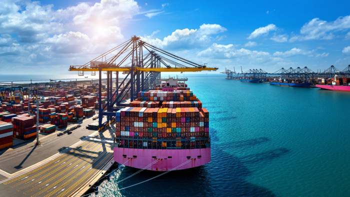 Cargo ship carrying shipping containers